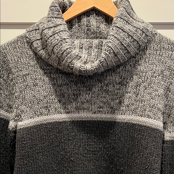 Charcoal Grey Black Turtleneck Sweater Size M - Picture 3 of 8